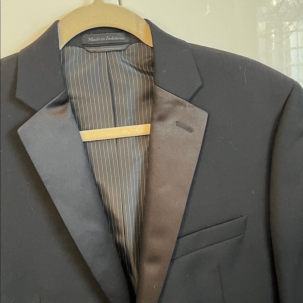 NWOT Calvin Klein 100% Wool Slim Fit Classic Black Blazer Satin Accent, Size 10 - Picture 2 of 12